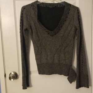 Super cute and fitted v neck lambs wool sweater